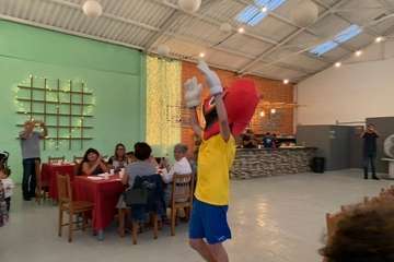  Éxito del Picoteo Solidario de Ya Era Hora (Foto TA)